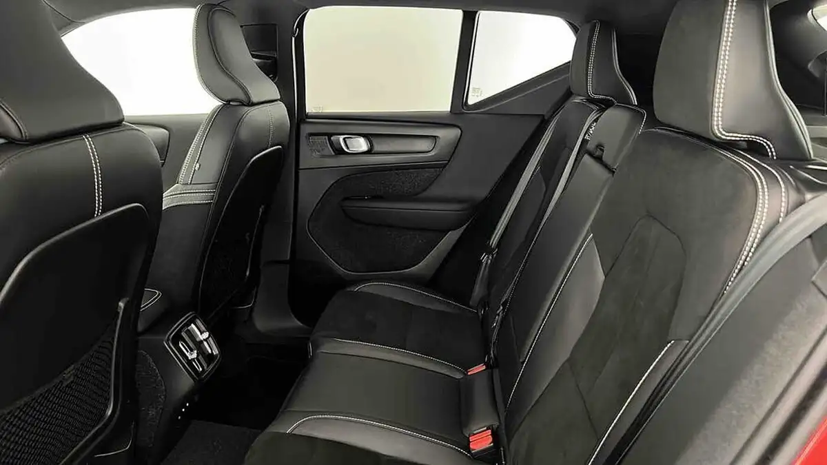 2022-volvo-xc40-15-t3-r-design-auto-big-11
