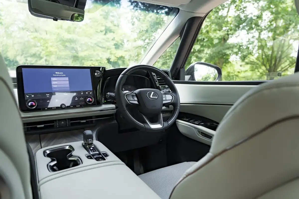 2025-lexus-lm-350h-25-awd-big-50