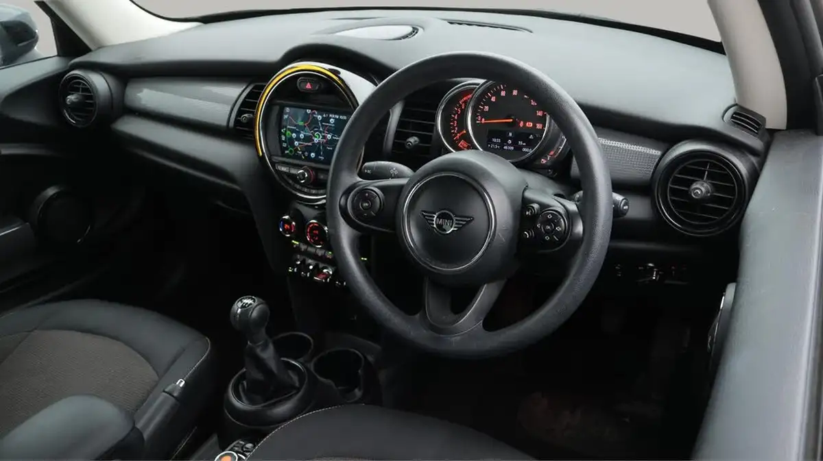 2020-mini-cooper-15-cooper-classic-nav-hatchback-3d-big-9