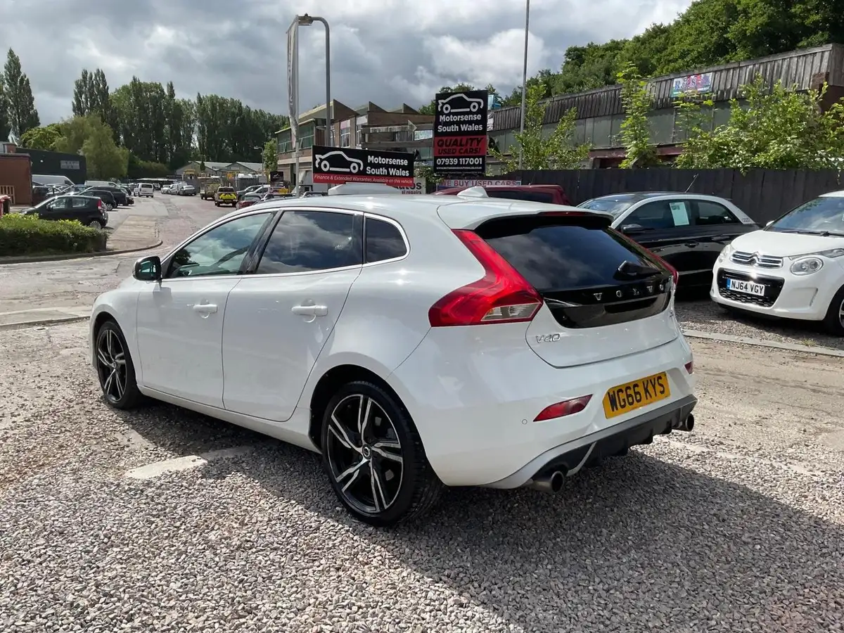 2016-volvo-v40-20td-d2-r-design-pro-big-77