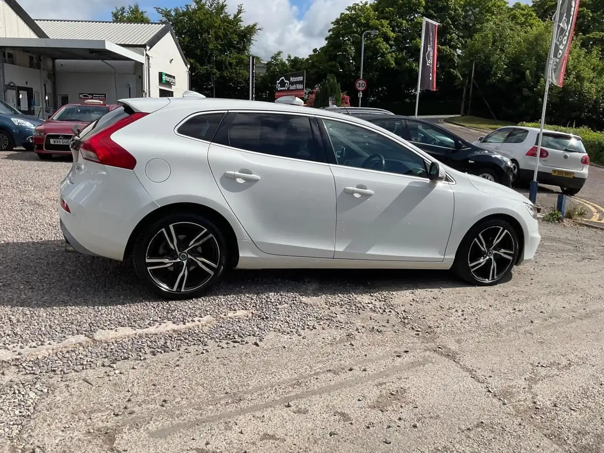2016-volvo-v40-20td-d2-r-design-pro-big-53