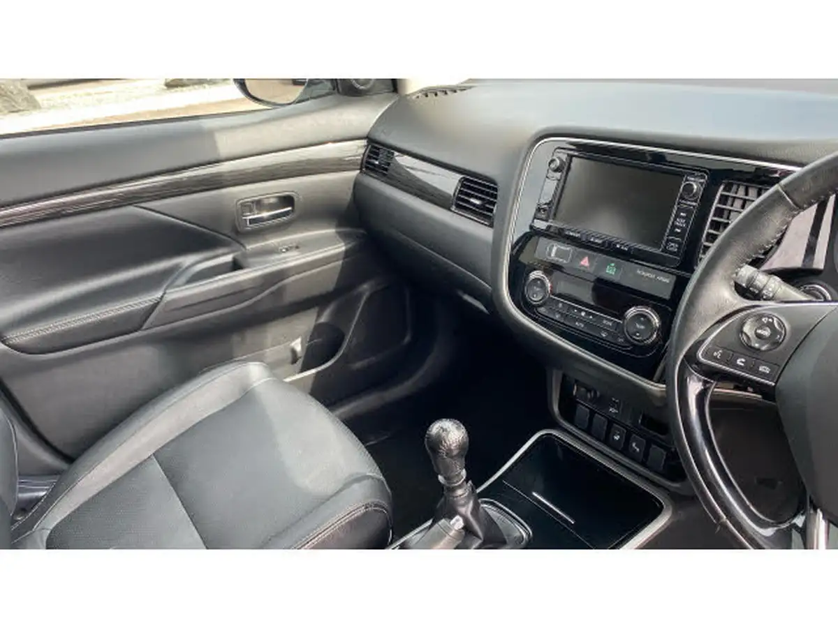 2018-mitsubishi-outlander-22di-d-4-leather-big-13