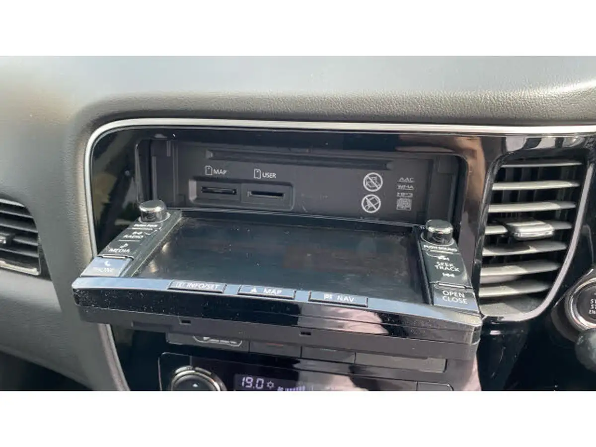 2018-mitsubishi-outlander-22di-d-4-leather-big-37