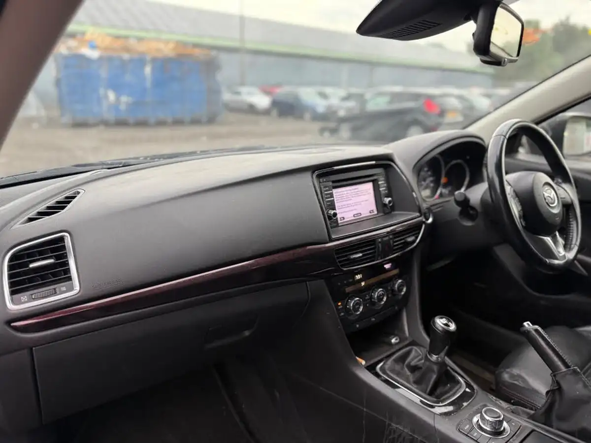 2015-mazda-mazda6-22td-sport-nav-150ps-tourer-5d-big-17