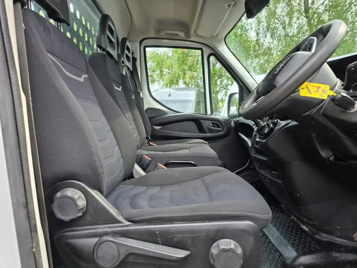 2020-iveco-daily-s-class-23td-35s14-3450-eu6-chassis-cab-hi-matic-big-18