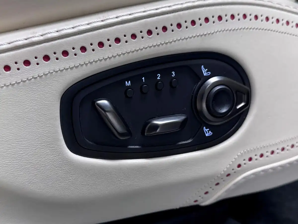 2021-aston-martin-dbx-40-v8-big-18