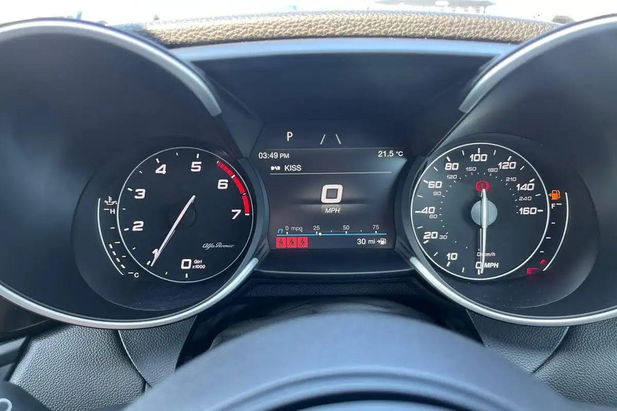 2021-alfa-romeo-giulia-20-veloce-276bhp-big-13