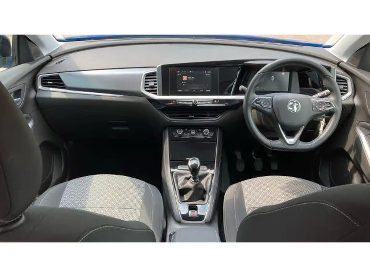 2022-vauxhall-grandland-12-design-big-9