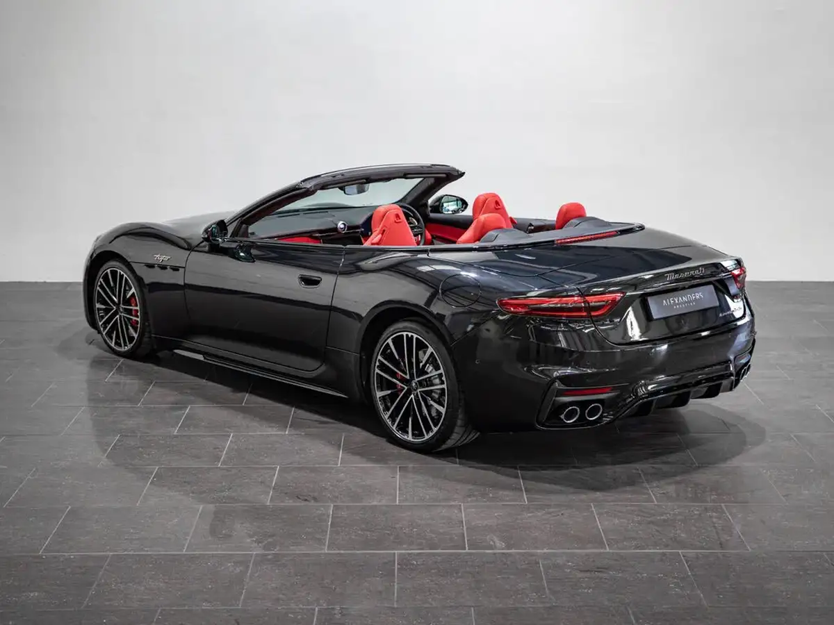 2024-maserati-grancabrio-30-trofeo-big-26