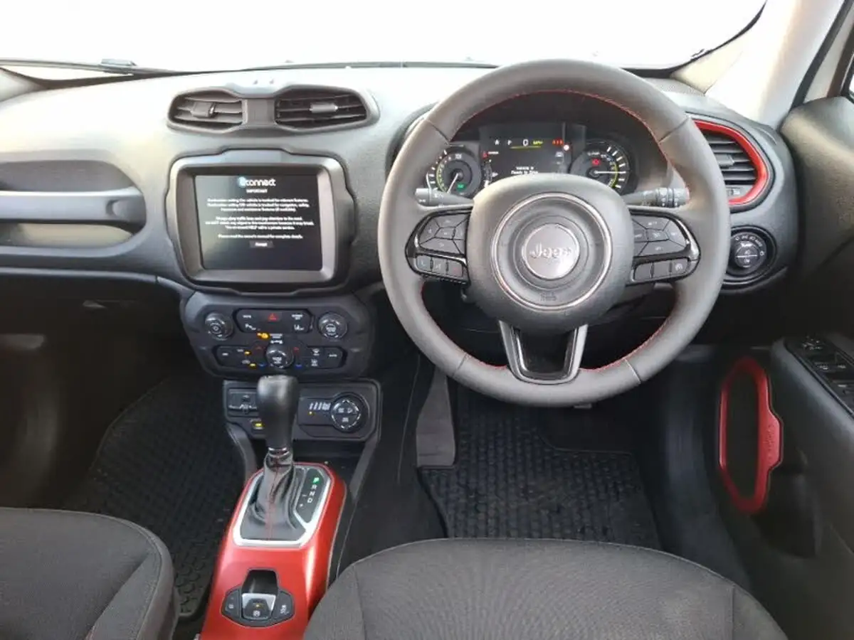 2022-jeep-renegade-13-gse-trailhawk-big-6