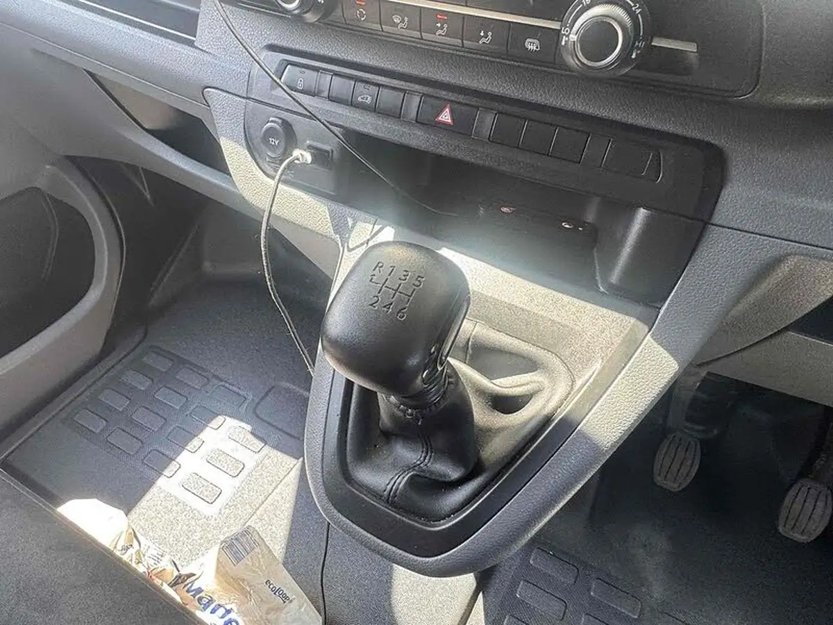 2022-vauxhall-vivaro-20td-3100-l1h1-dynamic-big-26