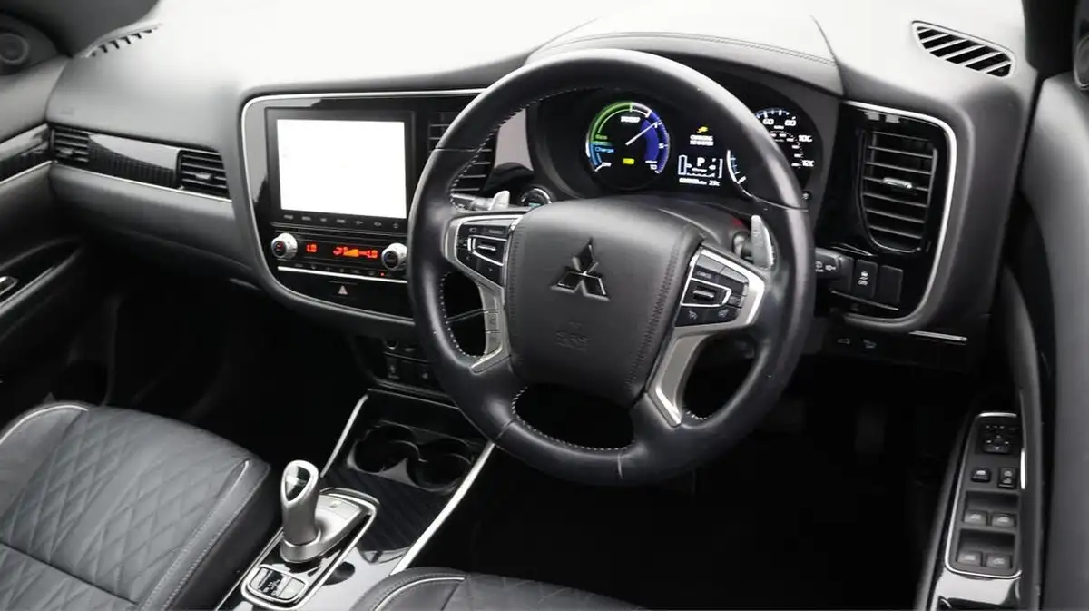 2020-mitsubishi-outlander-24-exceed-phev-big-9