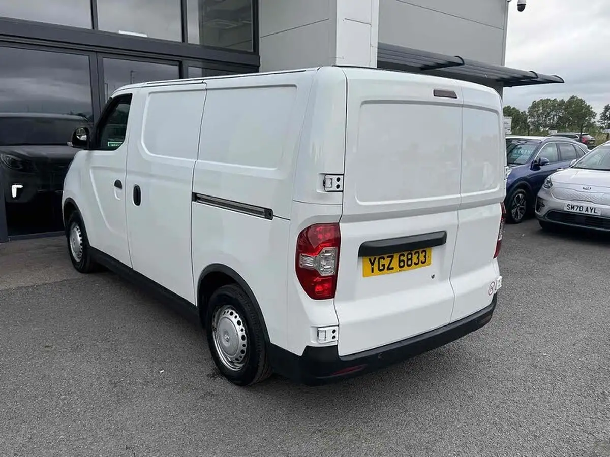 2021-maxus-e-deliver-3-e-l2h1-525kwh-platform-cab-big-14
