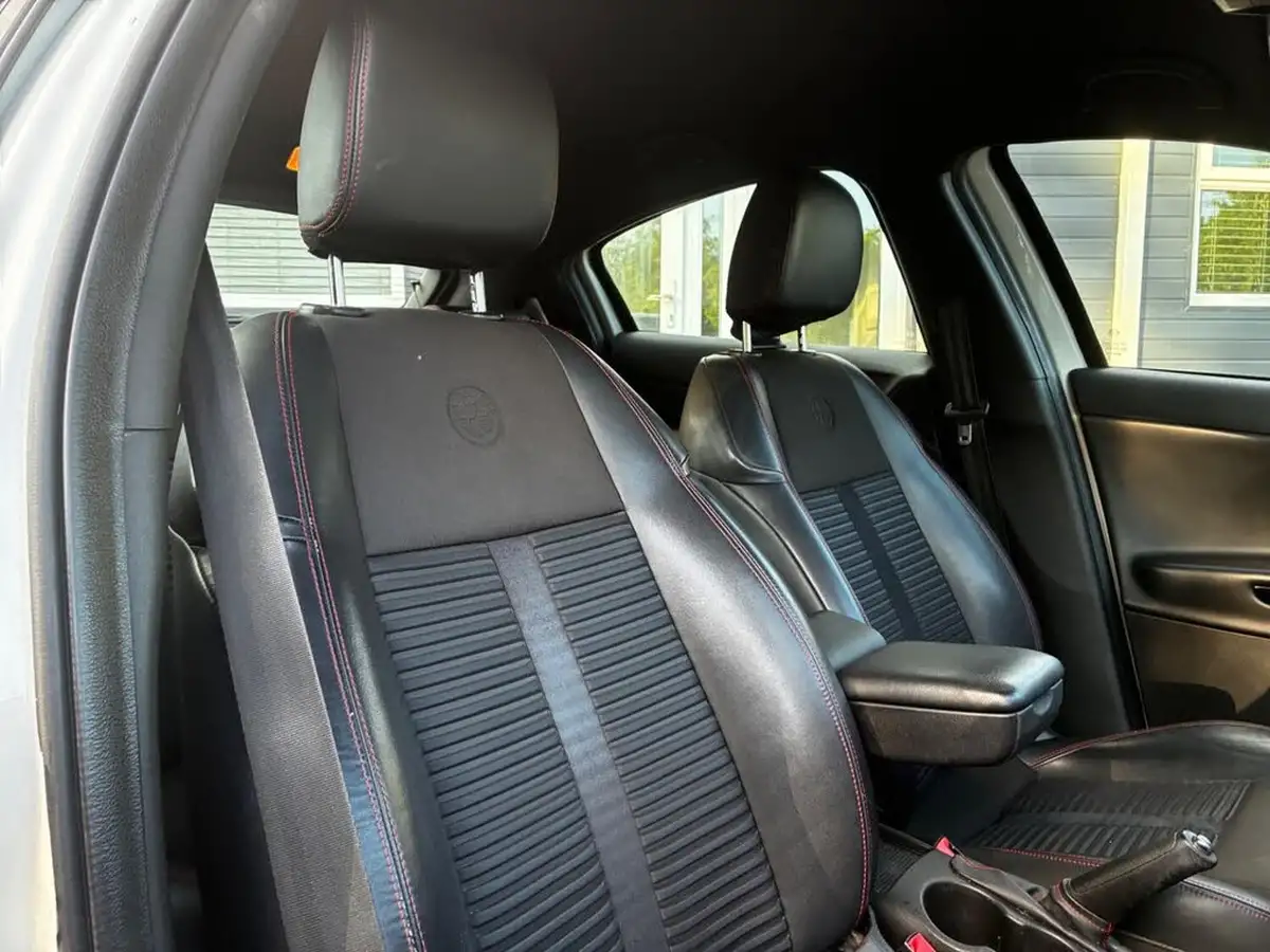 2013-alfa-romeo-giulietta-20td-veloce-140-bhp-big-18