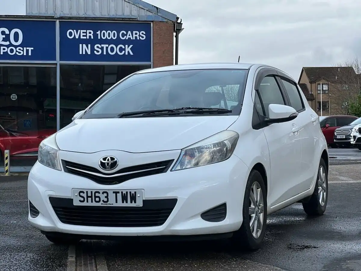 2013-toyota-yaris-133-tr-vvt-i-5d-big-1