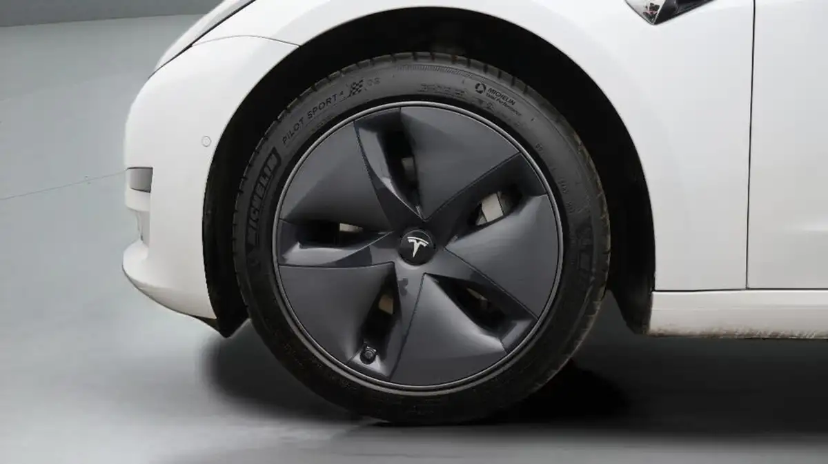 2020-tesla-model-3-e-standard-plus-big-18