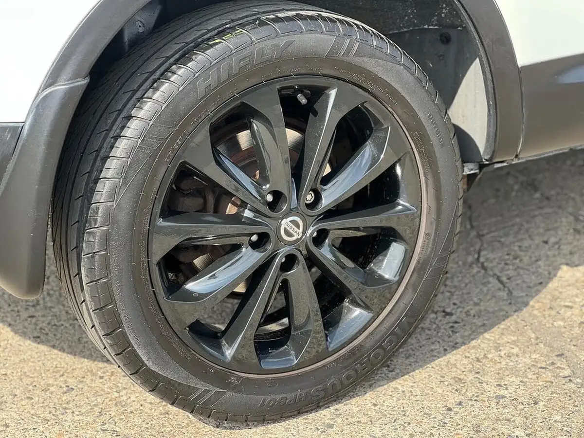 2013-nissan-qashqai-16td-360-big-28
