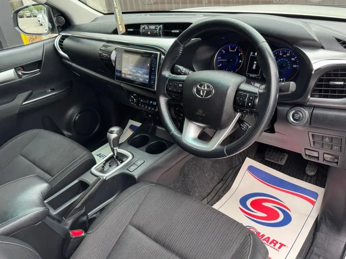2019-toyota-hi-lux-24d-4d-invincible-150hpeu6dt-e-32t-auto-big-7