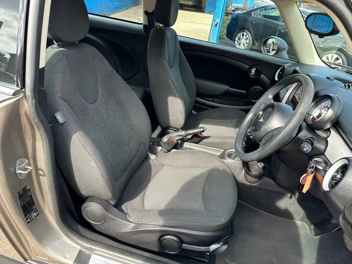 2012-mini-cooper-16-one-98bhp-hatchback-3d-auto-big-19