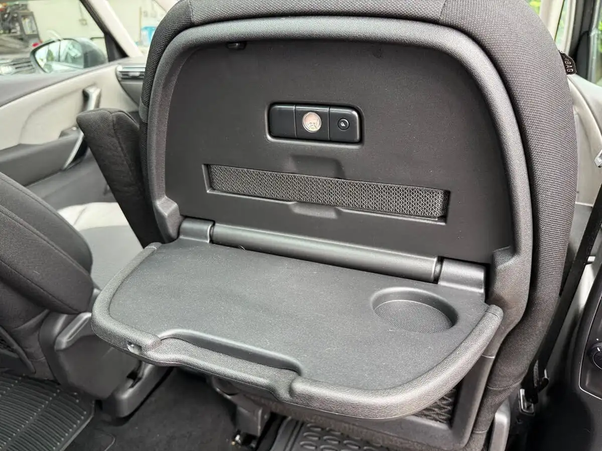 2017-citroen-grand-c4-picasso-16bluehdi-flair-big-63