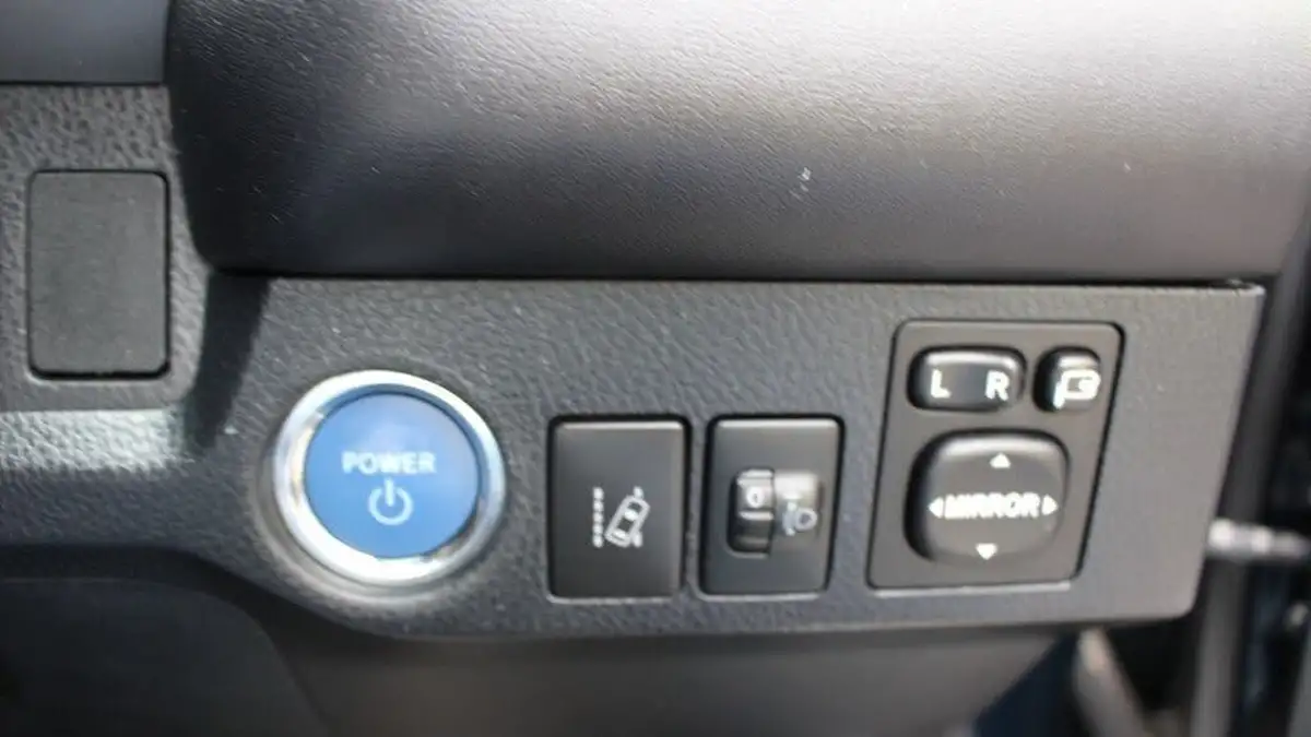 2018-toyota-rav4-25-vvt-i-icon-tech-big-11
