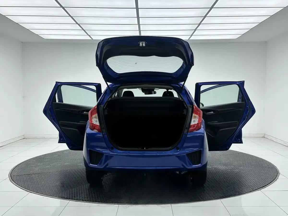 2015-honda-jazz-13-i-vtec-s-big-17