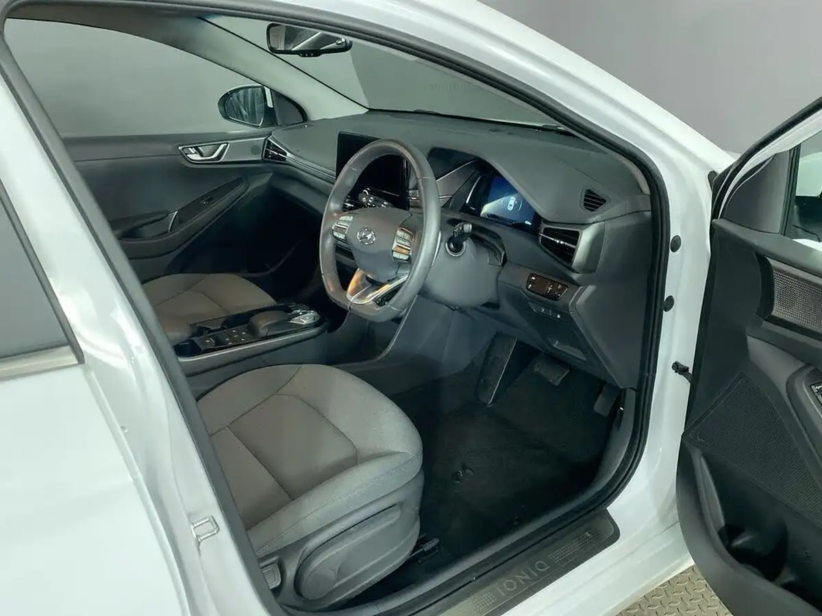 2022-hyundai-ioniq-e-premium-electric-big-14