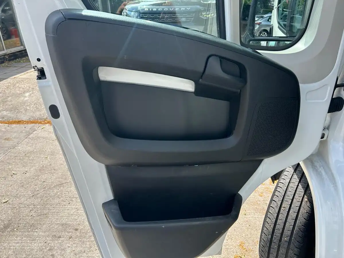 2020-citroen-relay-22bluehdi-35-l3h2-driver-big-20