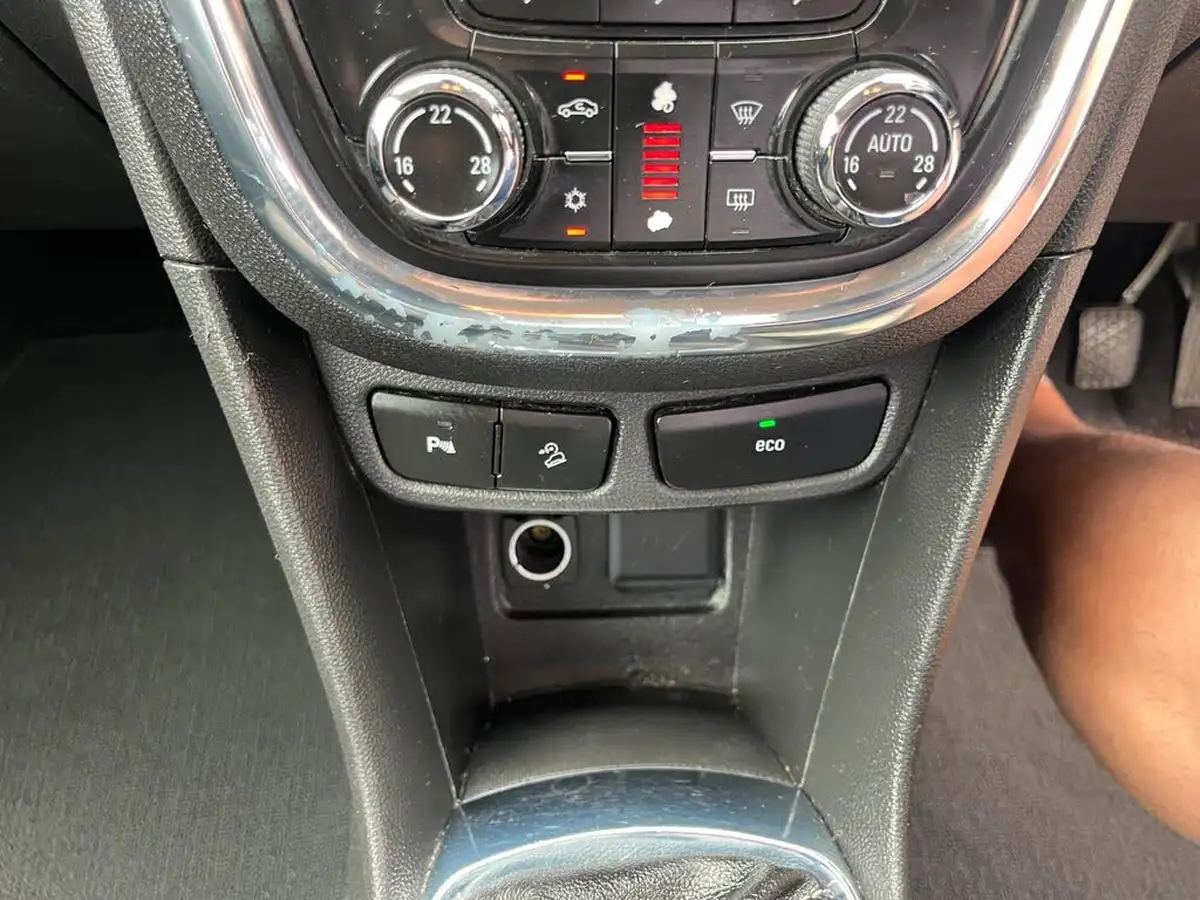 2013-vauxhall-mokka-16-exclusiv-big-43