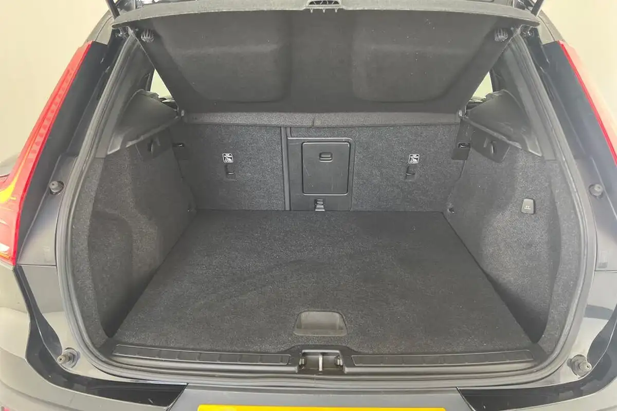 2021-volvo-xc40-15-t3-momentum-161bhp-big-7