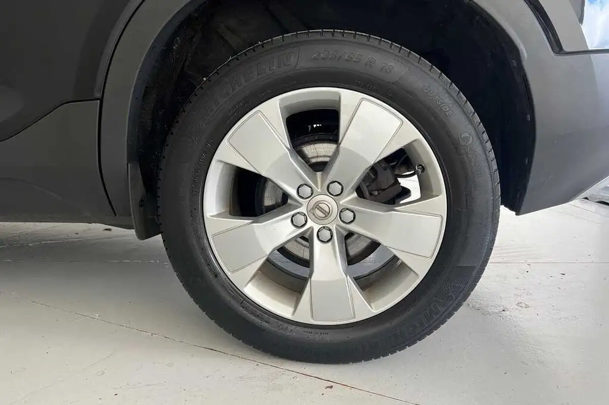 2021-volvo-xc40-15-t3-momentum-161bhp-big-31