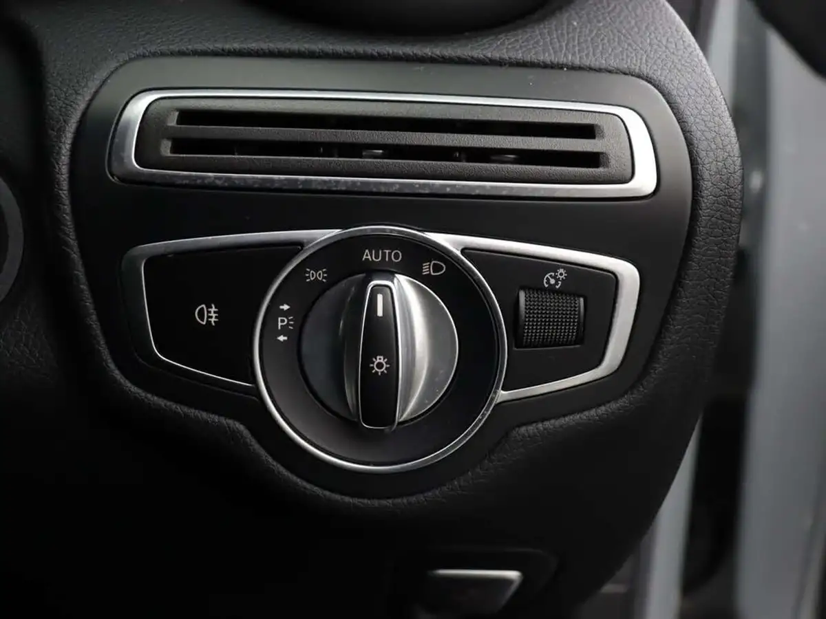 2019-mercedes-benz-c-class-20-c300-amg-line-premium-coupe-2d-big-32