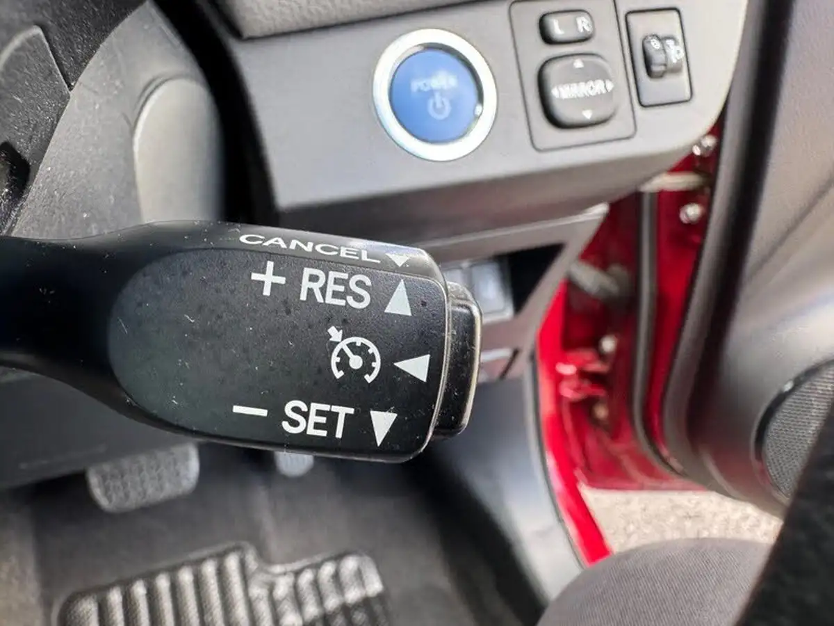 2018-toyota-yaris-15-vvt-i-icon-navi-hybrid-big-34