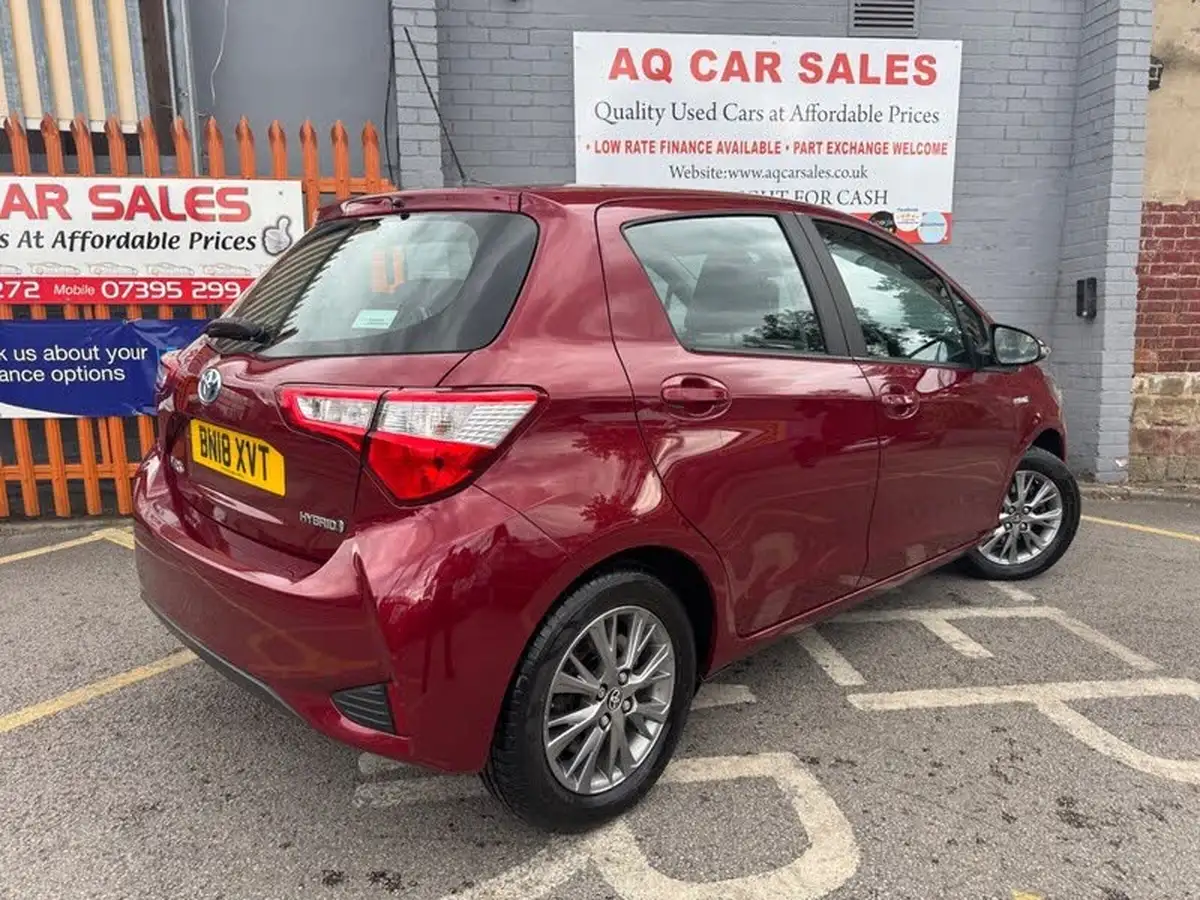 2018-toyota-yaris-15-vvt-i-icon-navi-hybrid-big-6