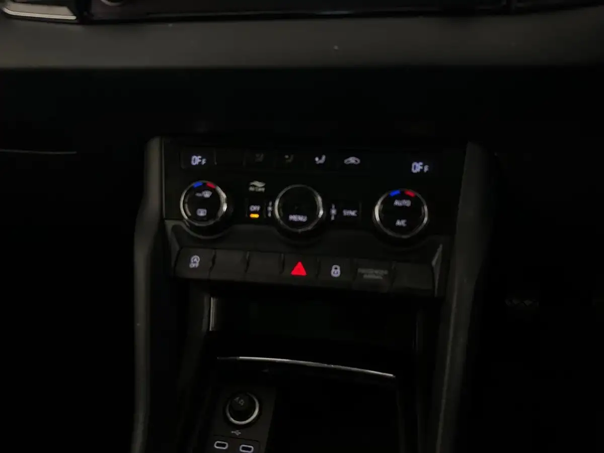 2021-skoda-karoq-15-tsi-se-big-26