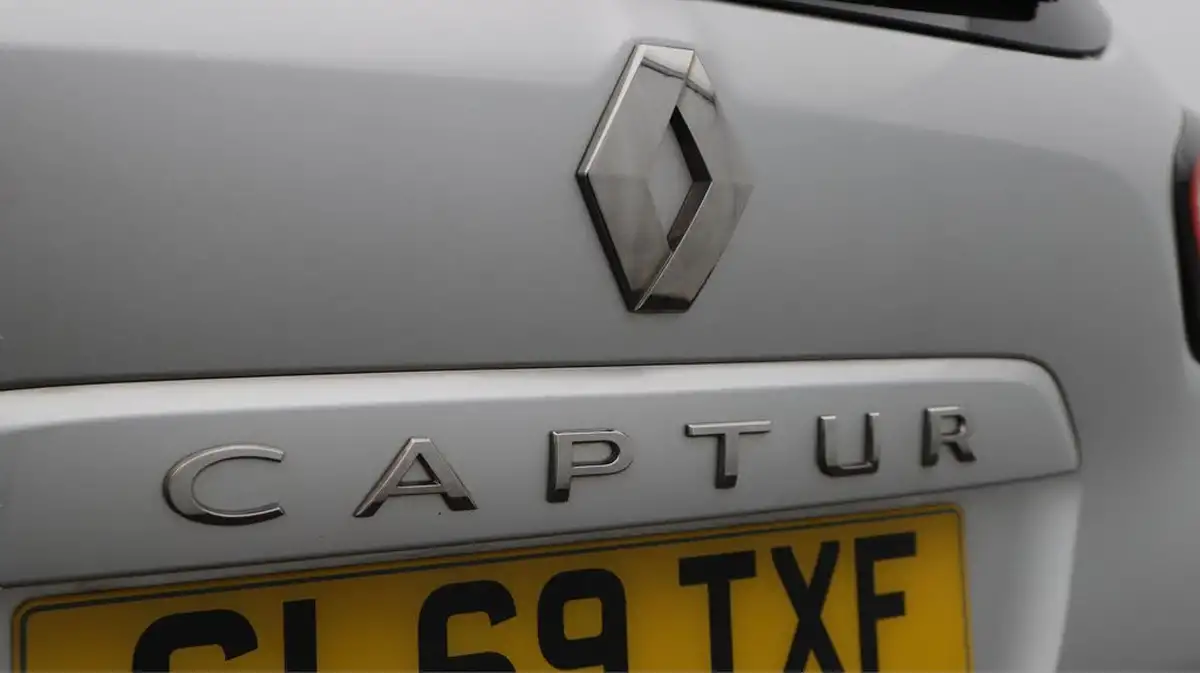 2020-renault-captur-09-tce-play-big-21