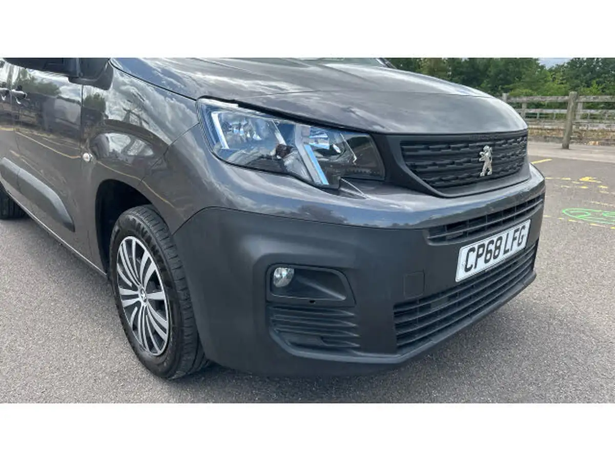 2019-peugeot-partner-16bluehdi-950-professional-big-20