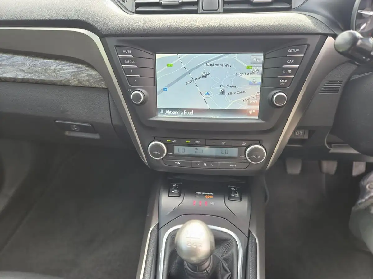 2016-toyota-avensis-20d-4d-excel-saloon-4d-big-13