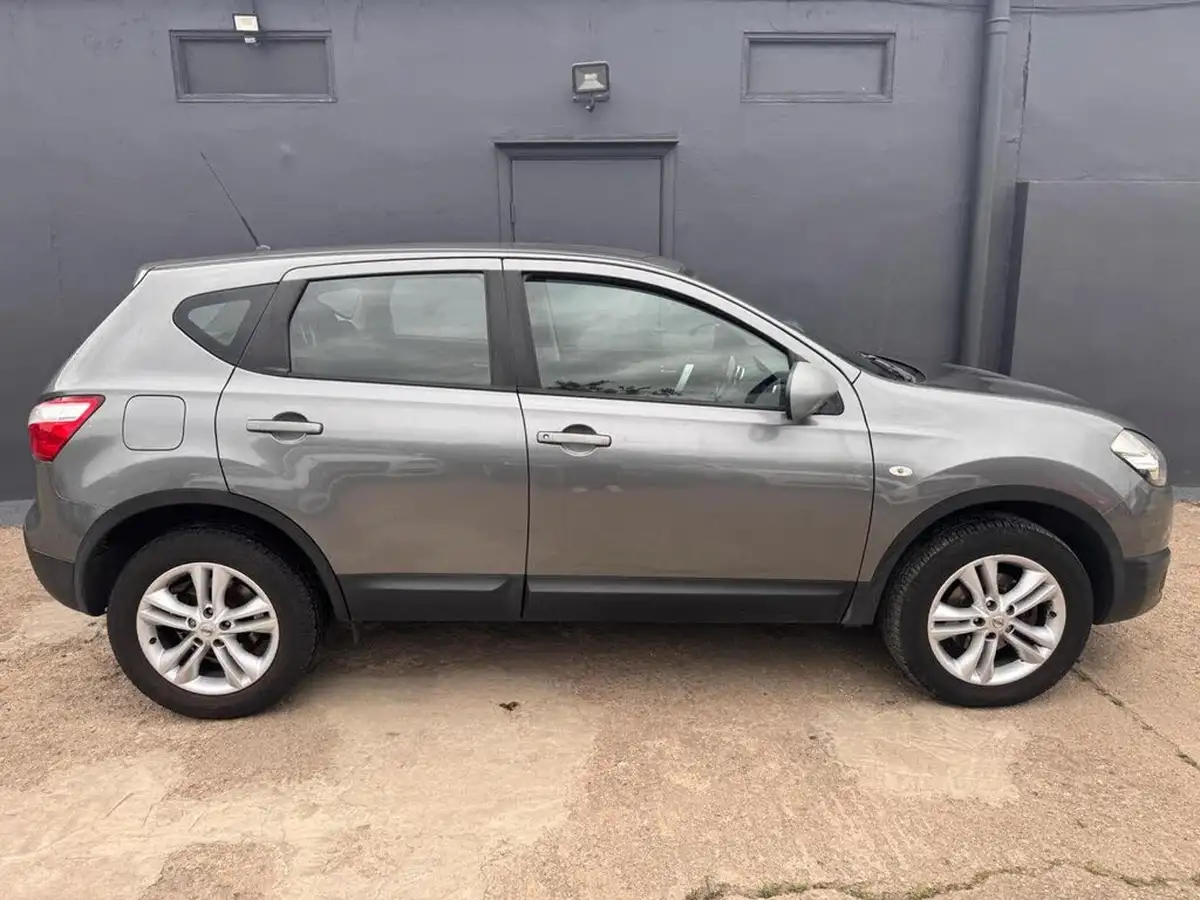 2012-nissan-qashqai-16-acenta-big-13