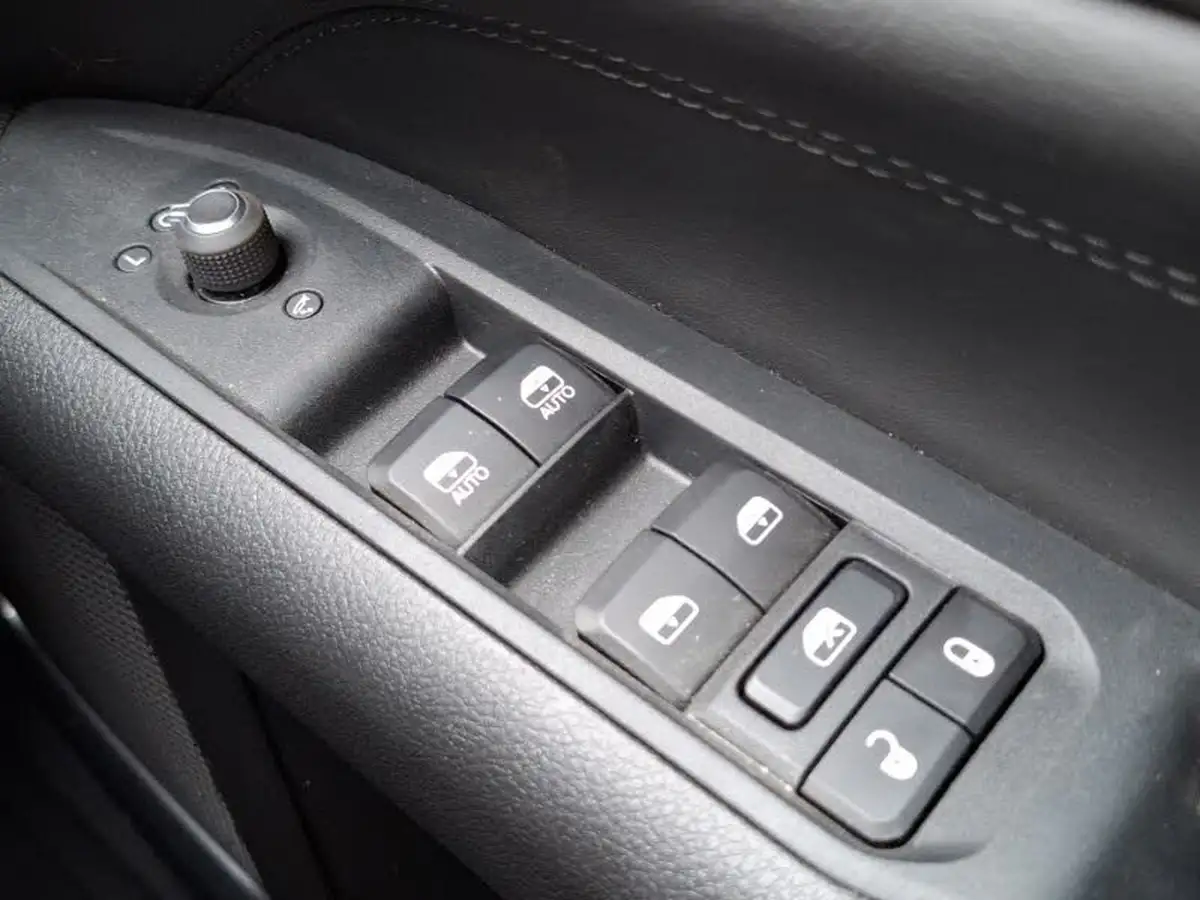 2025-jeep-compass-13-gse-trailhawk-big-14