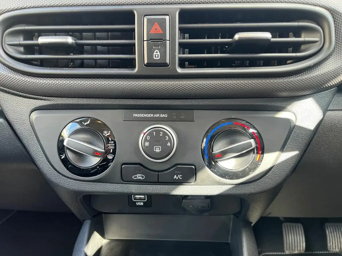 2021-hyundai-i10-10-se-connect-big-17
