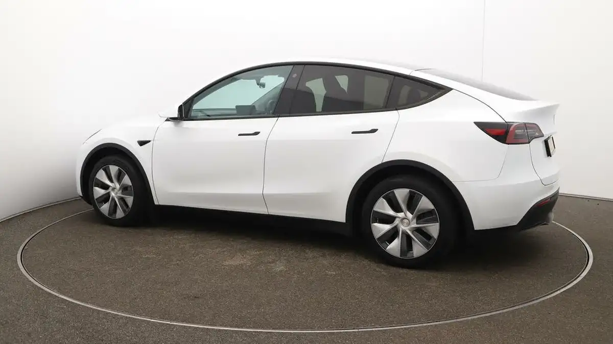 2023-tesla-model-y-e-rwd-big-46