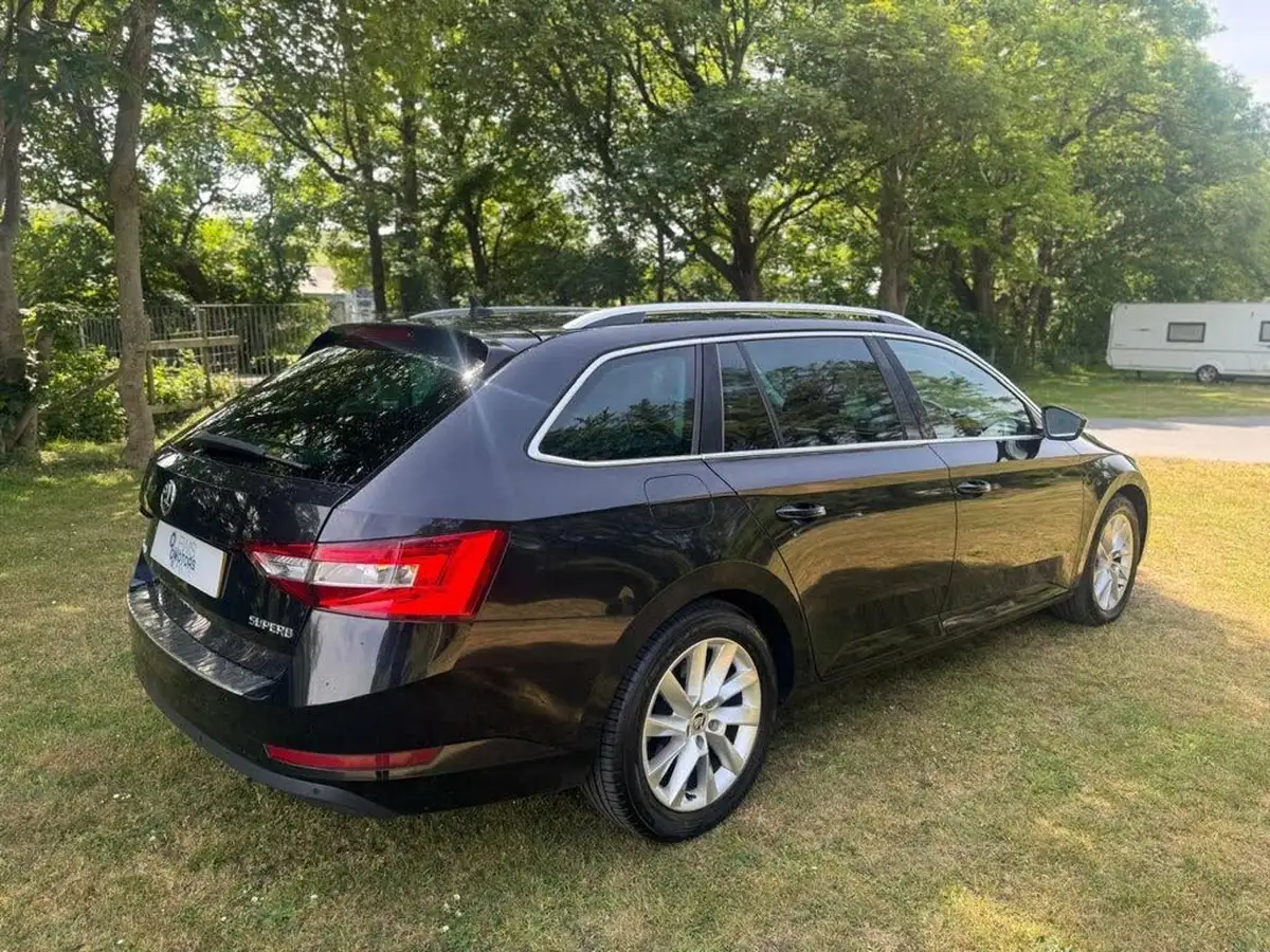 2018-skoda-superb-20tdi-scr-se-technology-estate-dsg-big-10