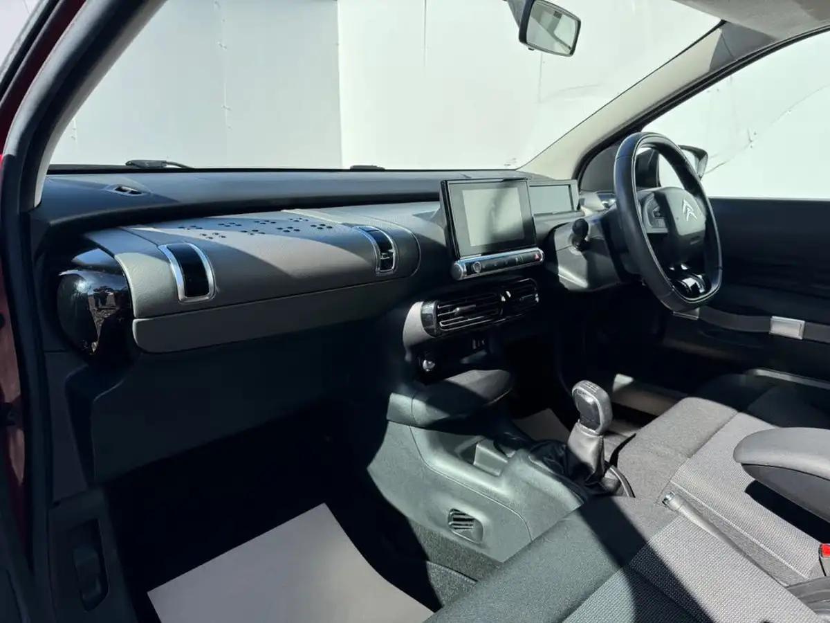 2016-citroen-c4-cactus-16bluehdi-feel-big-11
