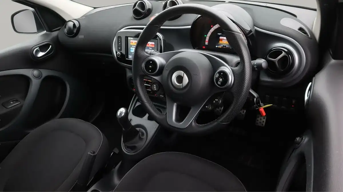 2019-smart-forfour-10-urban-shadow-edition-big-8
