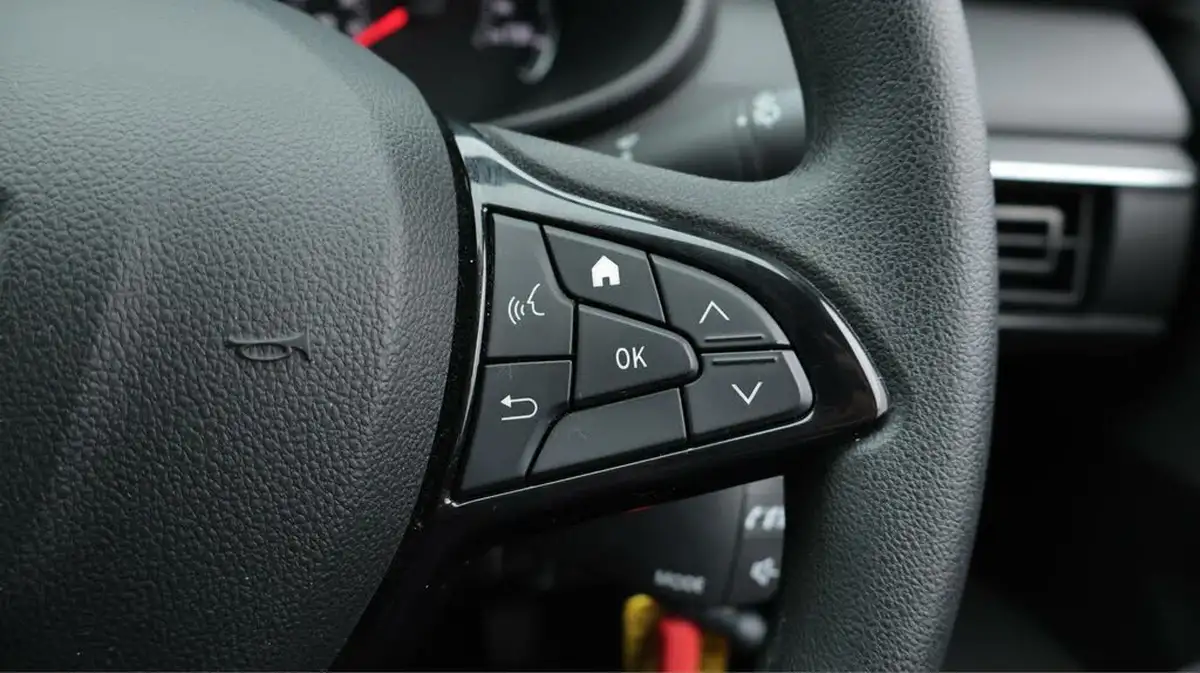 2021-dacia-sandero-10-sce-essential-big-23