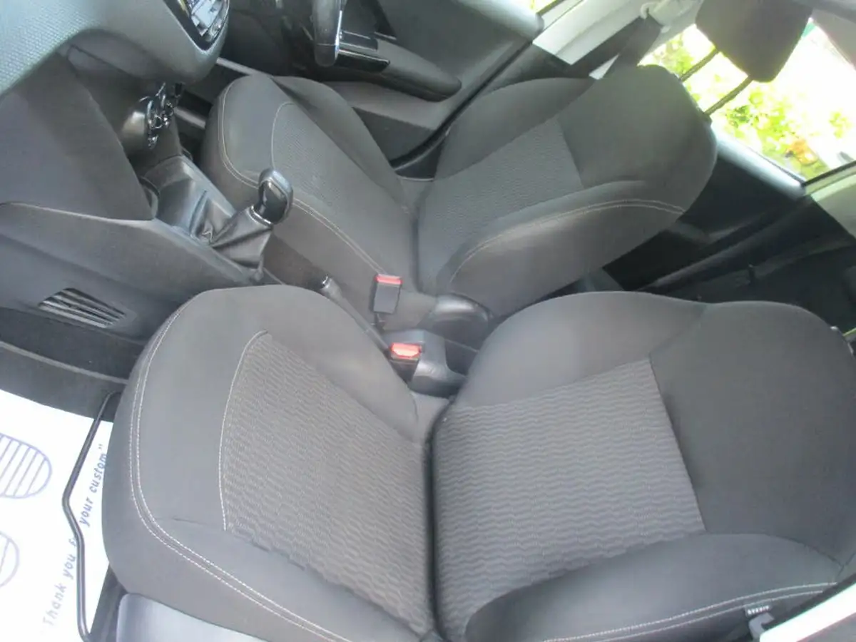2017-peugeot-208-12-puretech-active-82bhp-5d-big-31