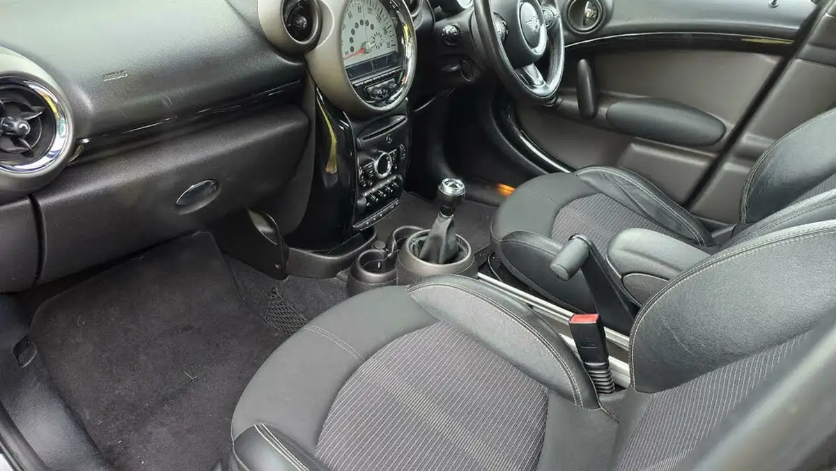 2011-mini-countryman-16-cooper-pepper-big-18