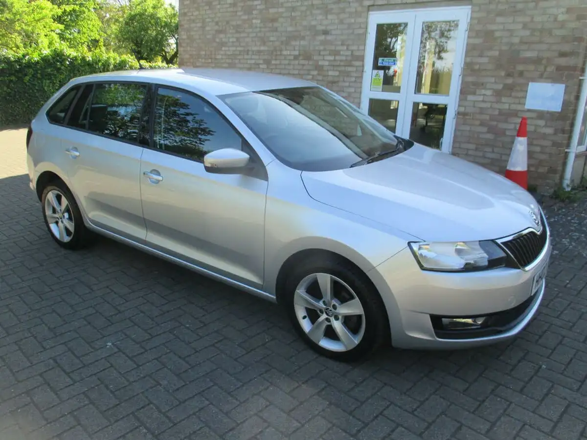 2018-skoda-rapid-spaceback-10-tsi-se-tech-95ps-ss-big-0