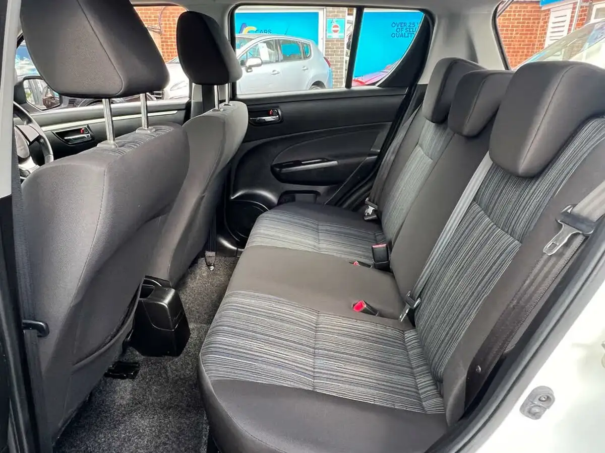 2017-suzuki-swift-12-sz2-5d-big-27